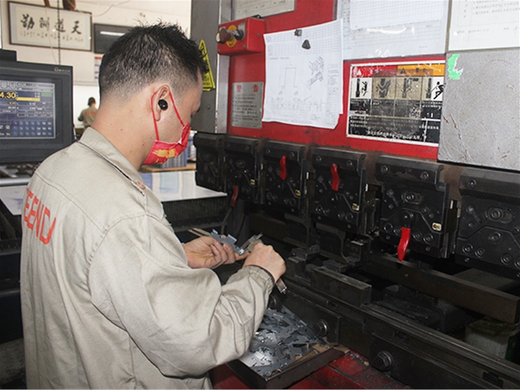折彎機